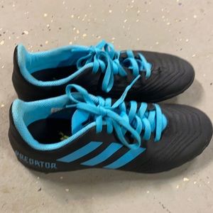 Big kids size 4 soccer cleats - adidas